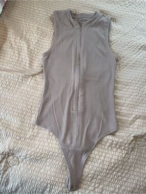 Abercrombie & Fitch Sleeveless Ribbed Bodysuit Light Gray xs